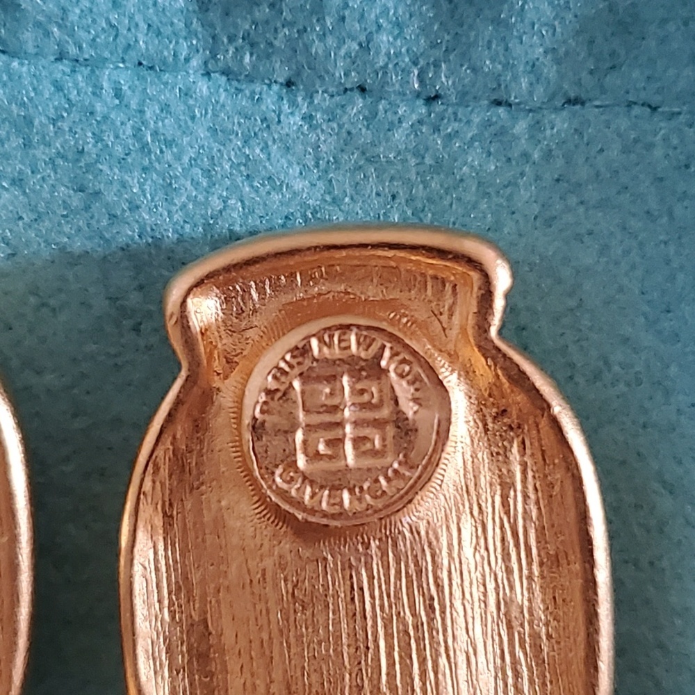 Givenchi 1980s Vintage Rectangular Gold Earrings - image 7